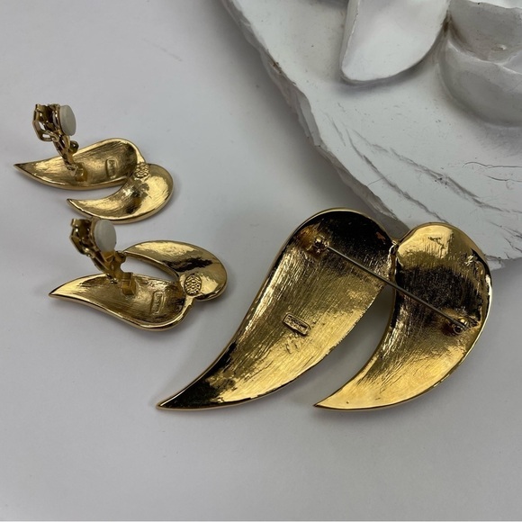 Vintage Signed Butler Large Brooch And Clip On Earrings - Picture 12 of 15
